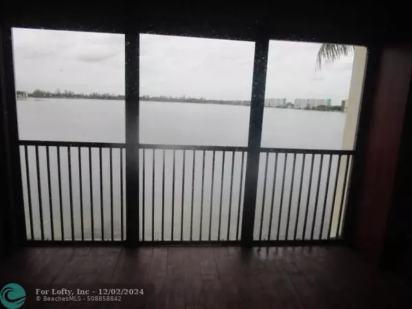 Oakland Park, FL 33309,111 Lake Emerald Dr  #302