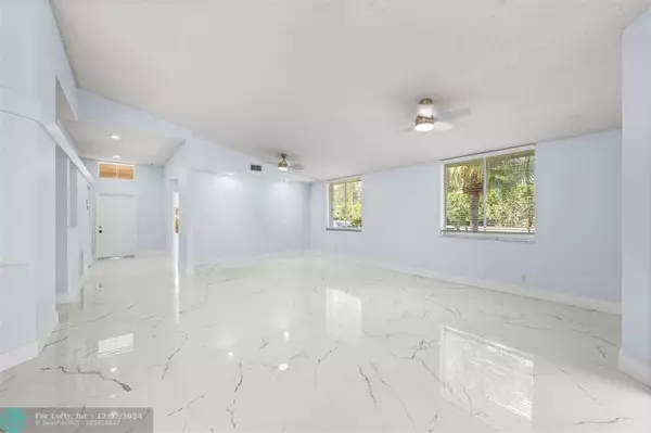 Boca Raton, FL 33496,9789 Boca Gardens Cir  #A