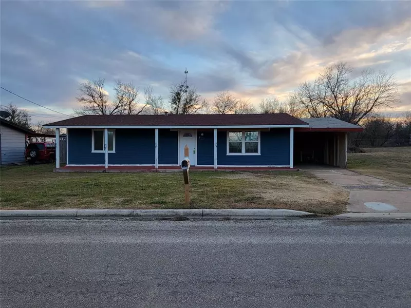 623 W Mesquite Street, Jacksboro, TX 76458