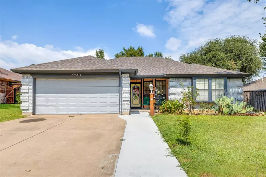 1505 Sayles Avenue, Arlington, TX 76018