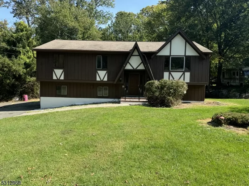 9 Hunters Ln, Byram Twp., NJ 07821