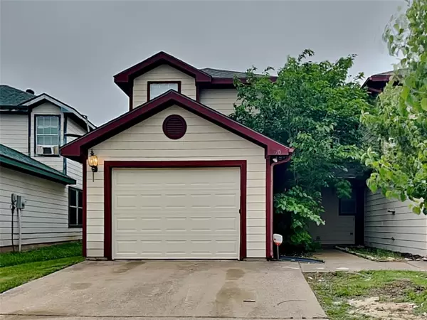 7570 Kings Trail, Fort Worth, TX 76133