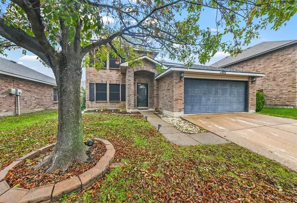 1929 Foxfield, Fort Worth, TX 76247