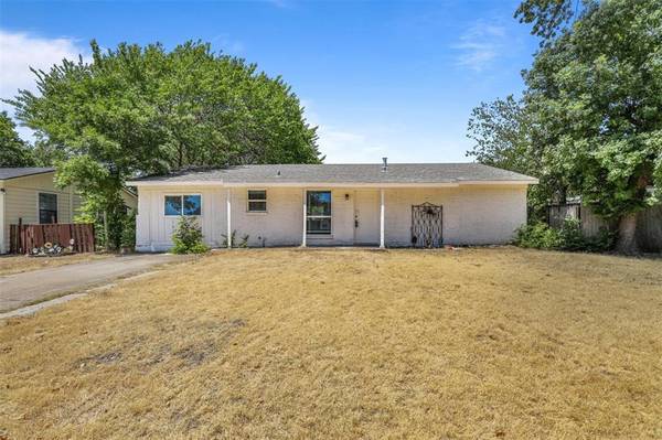 821 Ronald Street, White Settlement, TX 76108