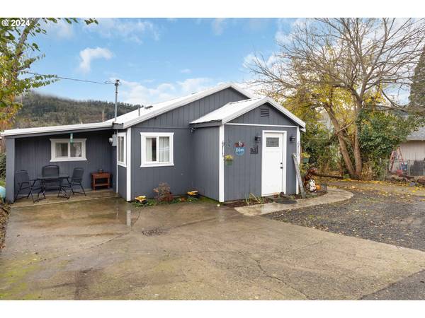 Roseburg, OR 97470,2963 NE HALL AVE