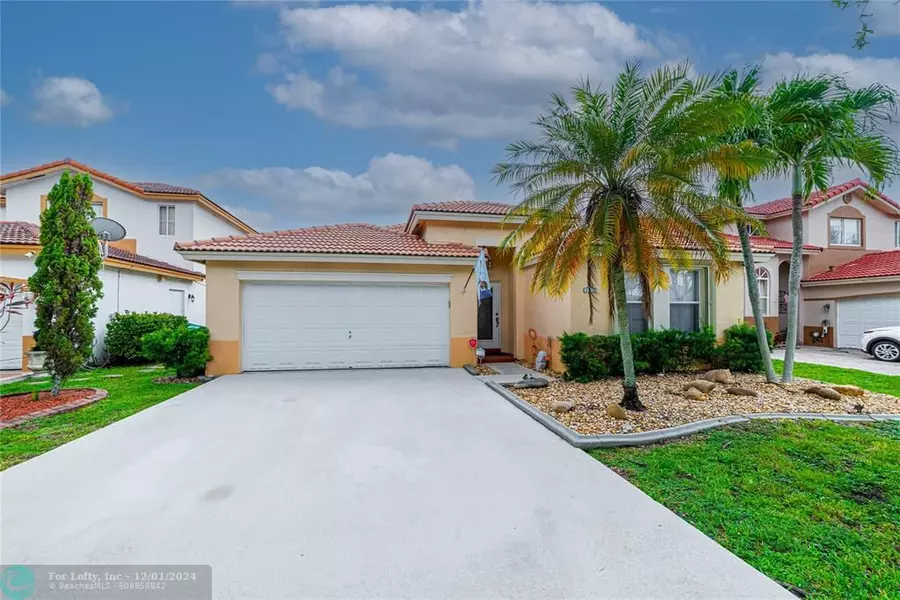 435 E Royal Cove Cir, Davie, FL 33325