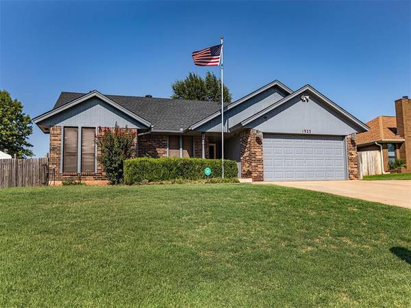 1923 E Lakeside Terrace, Mustang, OK 73064