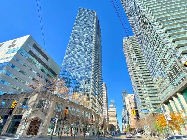 832 Bay ST #212, Toronto C01, ON M5S 1Z6