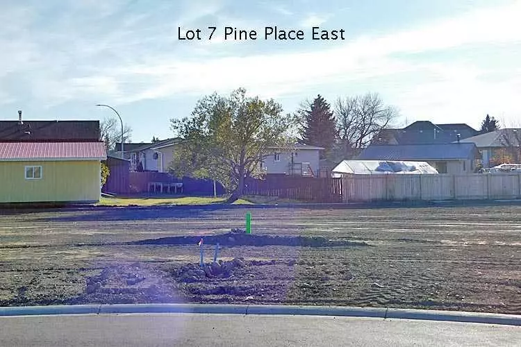 7 Pine PL East, Claresholm, AB T0L 0T0