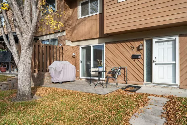 Calgary, AB T3E 6M7,4940 39 AVE SW #72