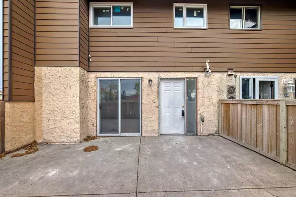 Calgary, AB T2A 5G4,5404 10 AVE SE #101