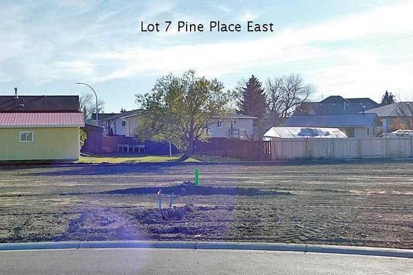 7 Pine PL East, Claresholm, AB T0L 0T0