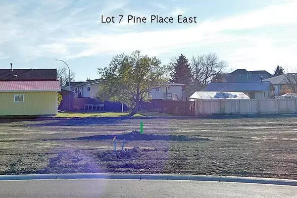 7 Pine PL E, Claresholm, AB T0L 0T0