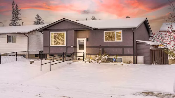 172 Penmeadows Close SE, Calgary, AB T2A 3S2