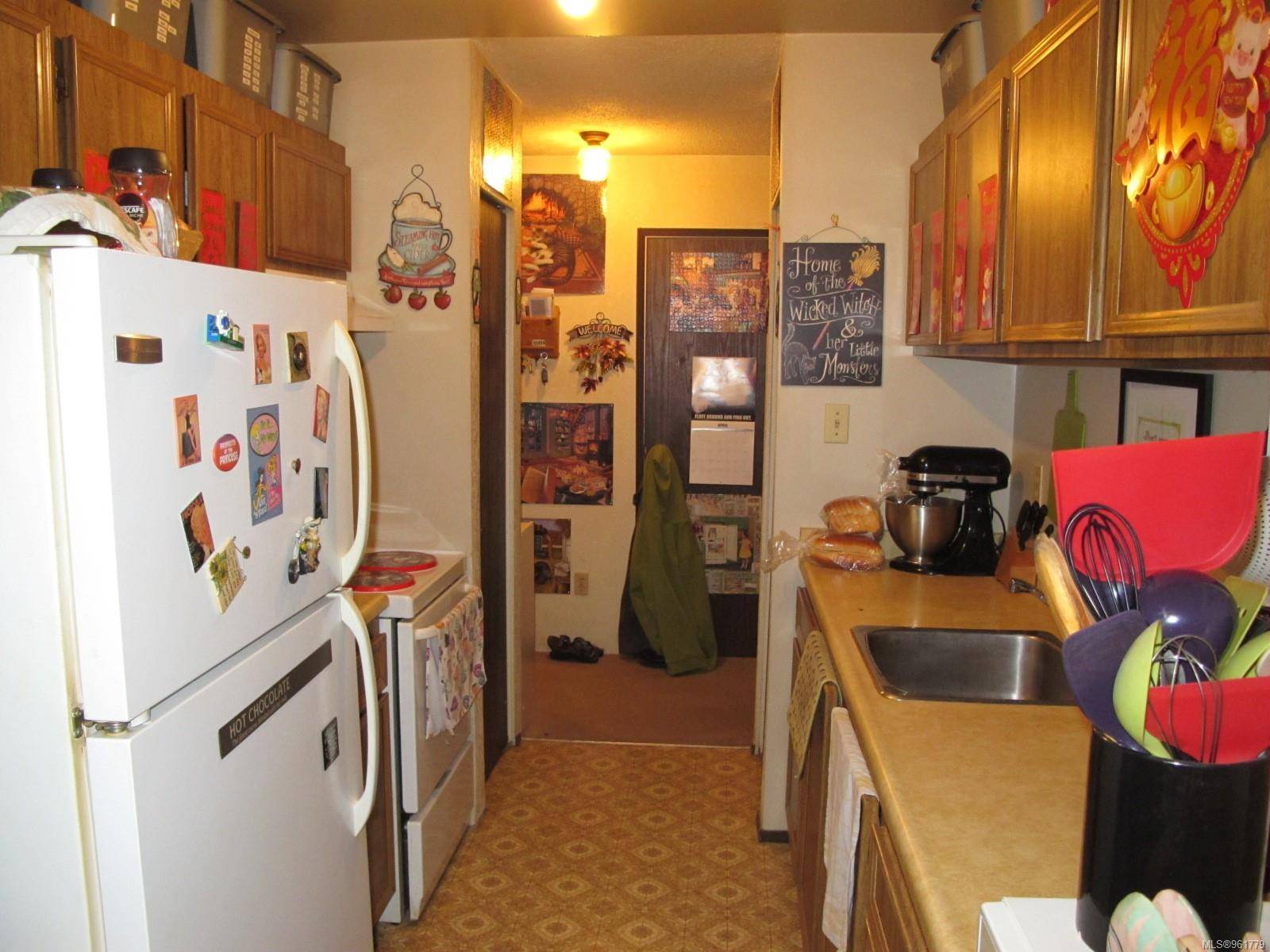 Saanich, BC V8X 1G4,3235 Quadra St #410