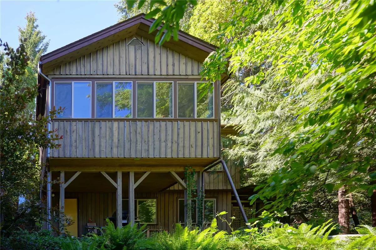 Salt Spring, BC V8K 1K1,136 Mobrae Ave