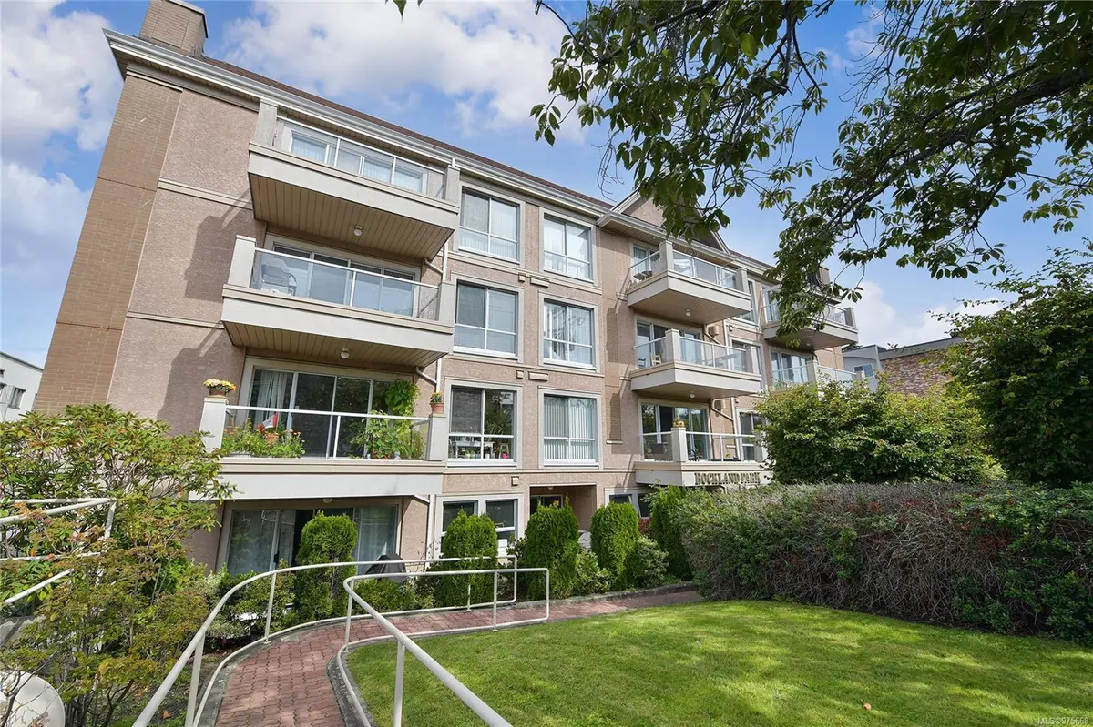 Victoria, BC V8V 3H5,1014 Rockland Ave #202