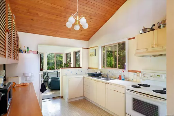 Salt Spring, BC V8K 1K1,136 Mobrae Ave