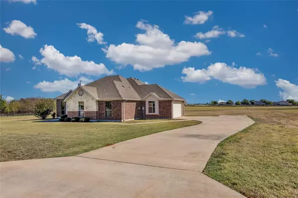 700 Stone Ridge Drive, Gainesville, TX 76240