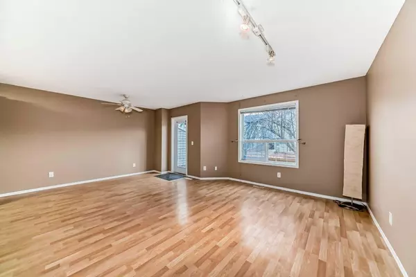 Calgary, AB T3J 4T3,218 Taracove PL NE