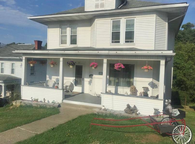 57 North Avenue, Cameron, WV 26033