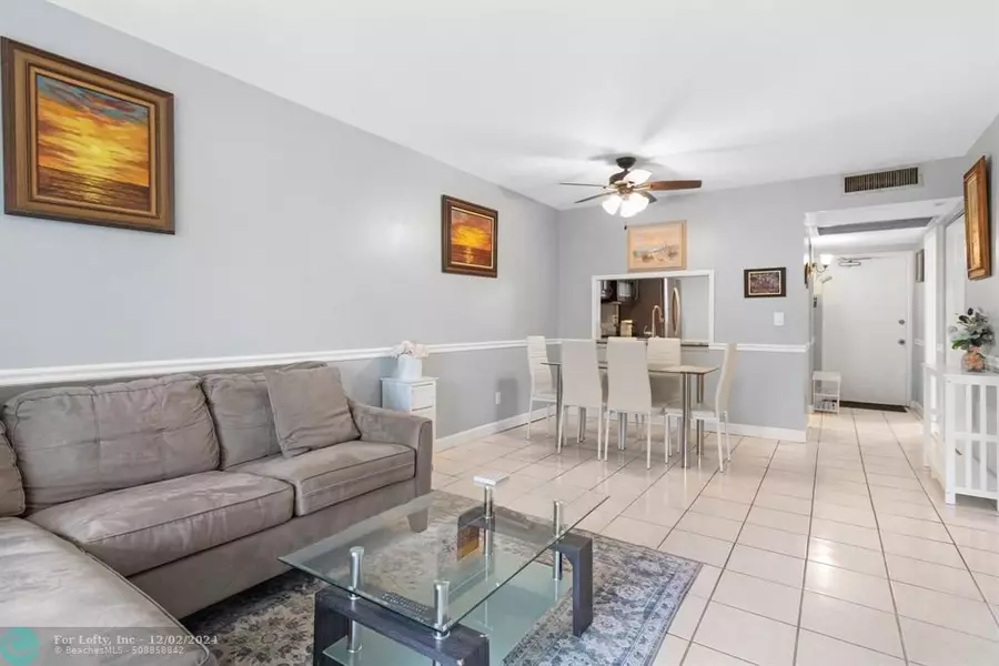 9330 Lagoon Pl  #102, Davie, FL 33324