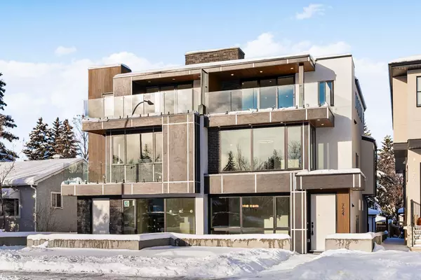 Calgary, AB T2M 2B2,724 25 AVE NW