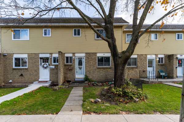 25 Bryna AVE #M, Hamilton, ON L9A 4W9