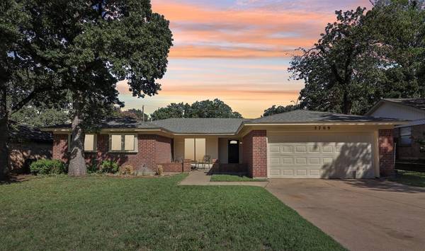 5709 Honey Locust Trail, Arlington, TX 76017