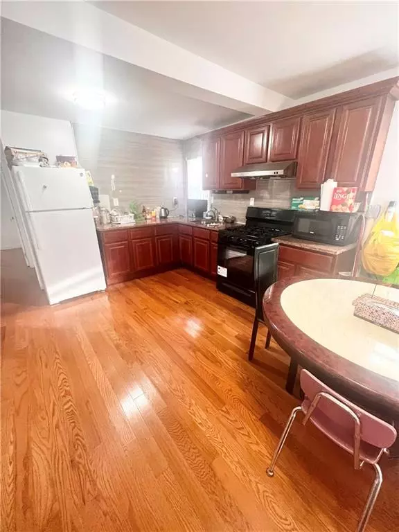 Brooklyn, NY 11229,97 Ebony CT