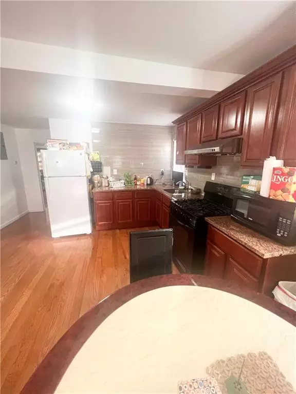 Brooklyn, NY 11229,97 Ebony CT