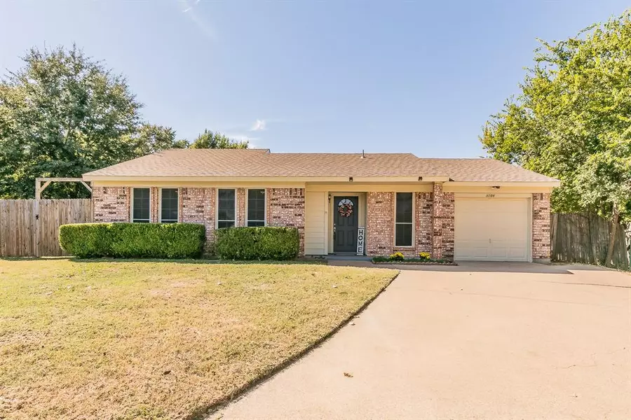 4206 Glen Pines Drive, Arlington, TX 76016