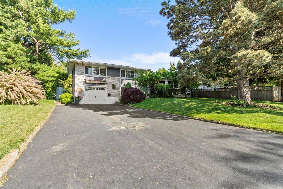 Grimsby, ON L3M 2X8,14 Lynnwood AVE