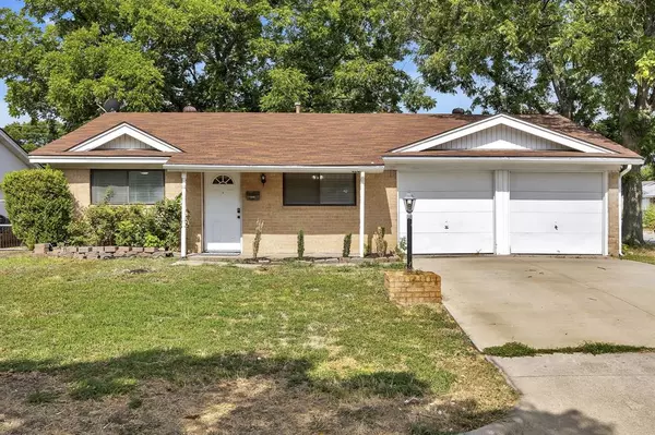 820 Lovers Lane, Grapevine, TX 76051