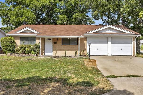 820 Lovers Lane, Grapevine, TX 76051