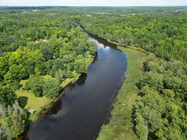 Lanark Highlands, ON K0G 1K0,689 RIVER DR