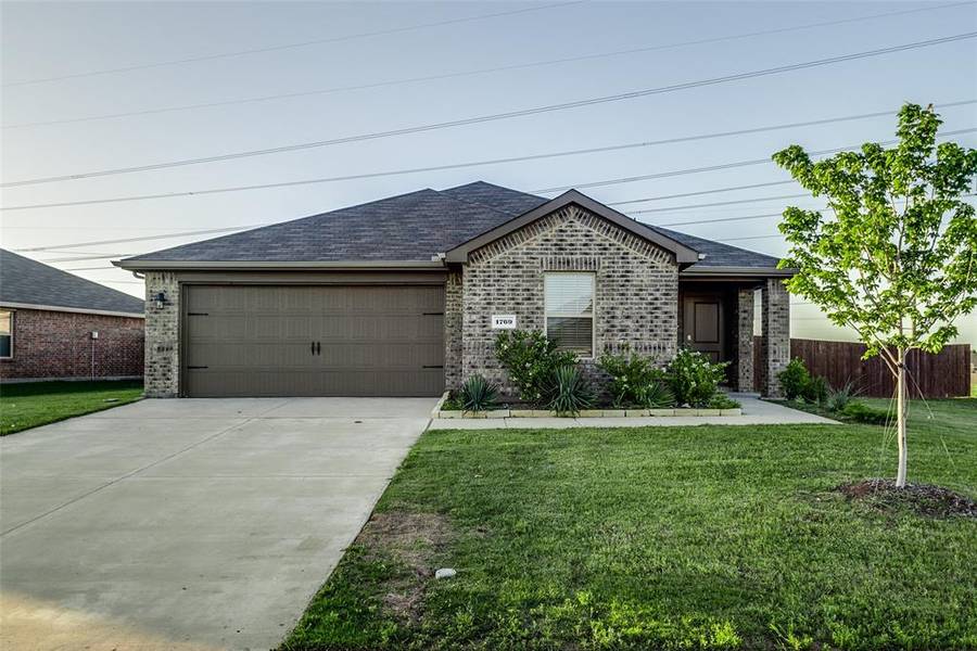 1769 Willow Creek Road, Lancaster, TX 75146