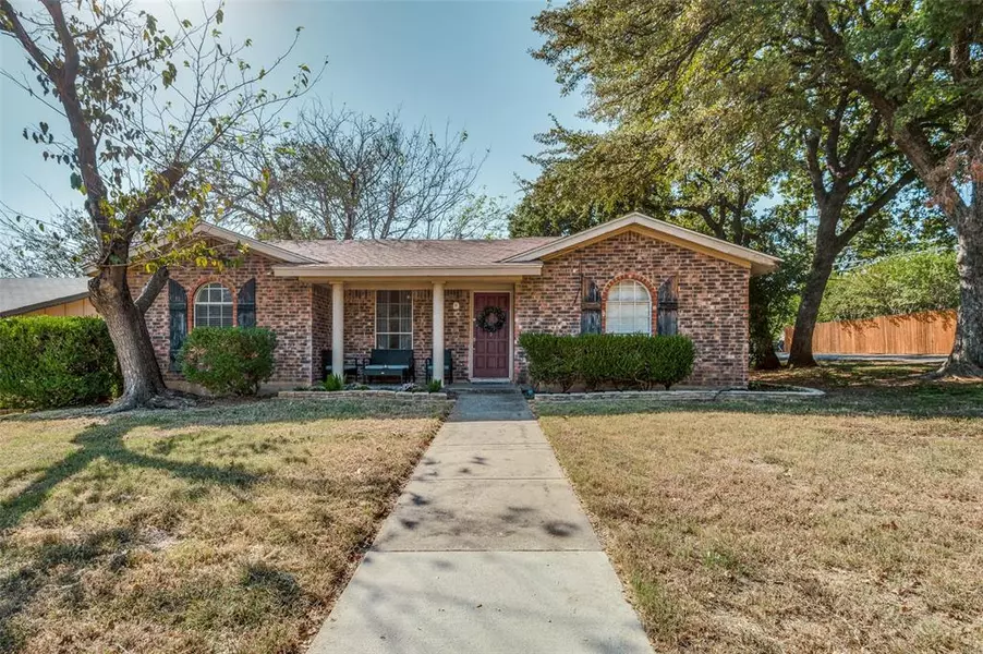 6967 Crabtree Lane, North Richland Hills, TX 76182