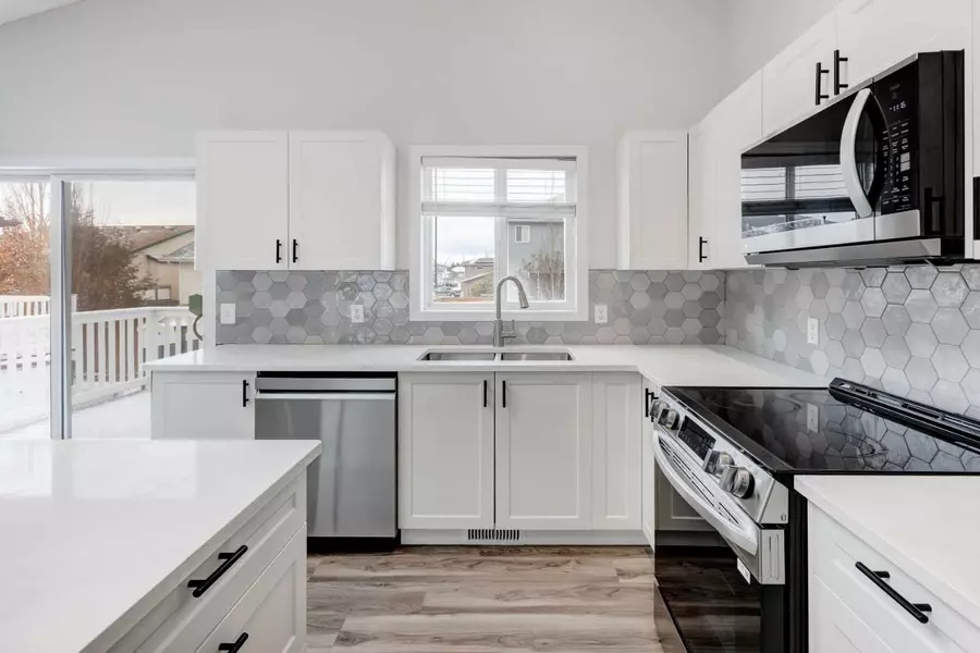 55 Willowbrook CRES Northwest, Airdrie, AB T4B 2S4