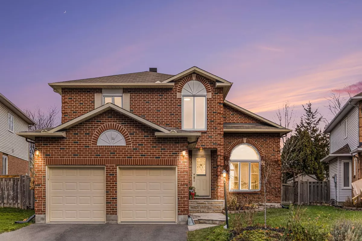 Barrhaven, ON K2J 4E7,25 Long Gate CT