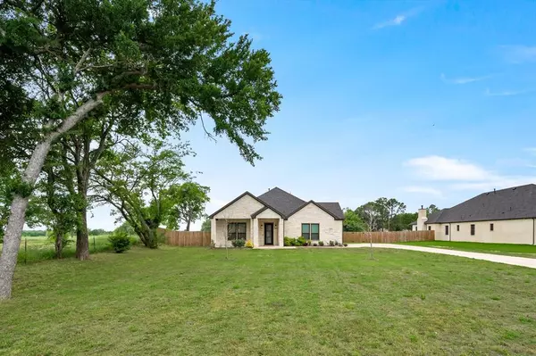 315 Lovers Lane, Terrell, TX 75160