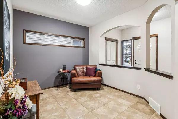 Calgary, AB T2X 0A7,119 Chapalina Mews SE