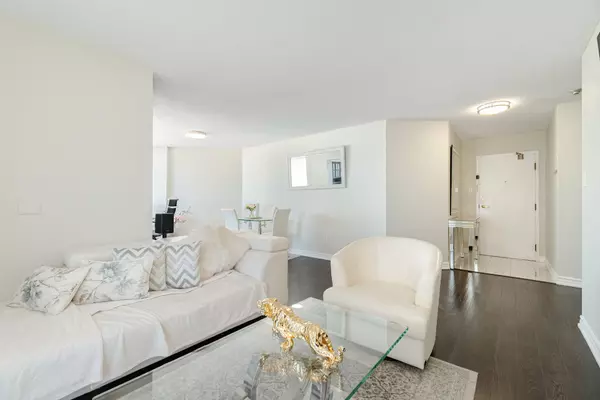 Mississauga, ON L5B 3Y4,550 Webb DR #2602