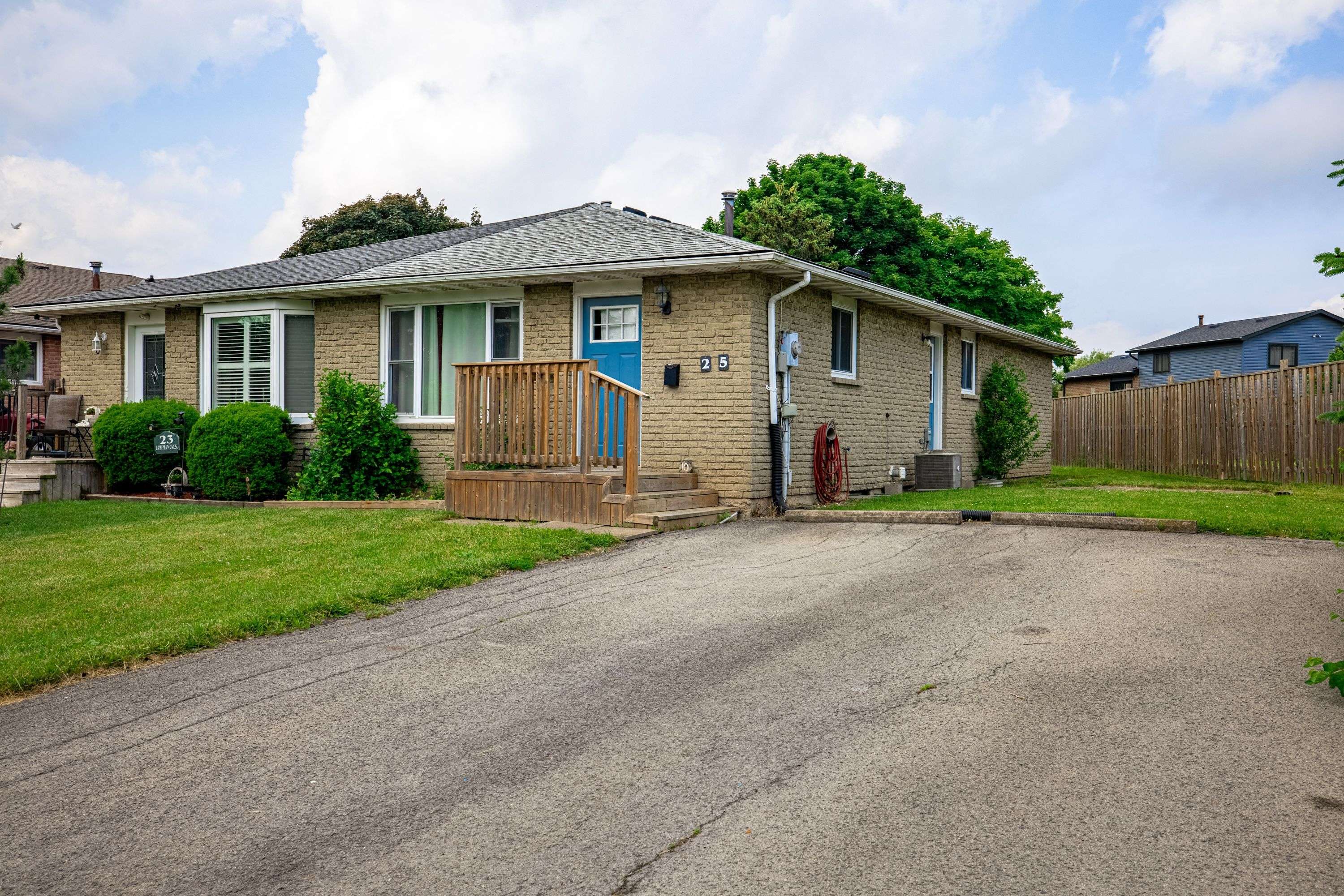 Thorold, ON L2V 4K6,25 Lampman CRES