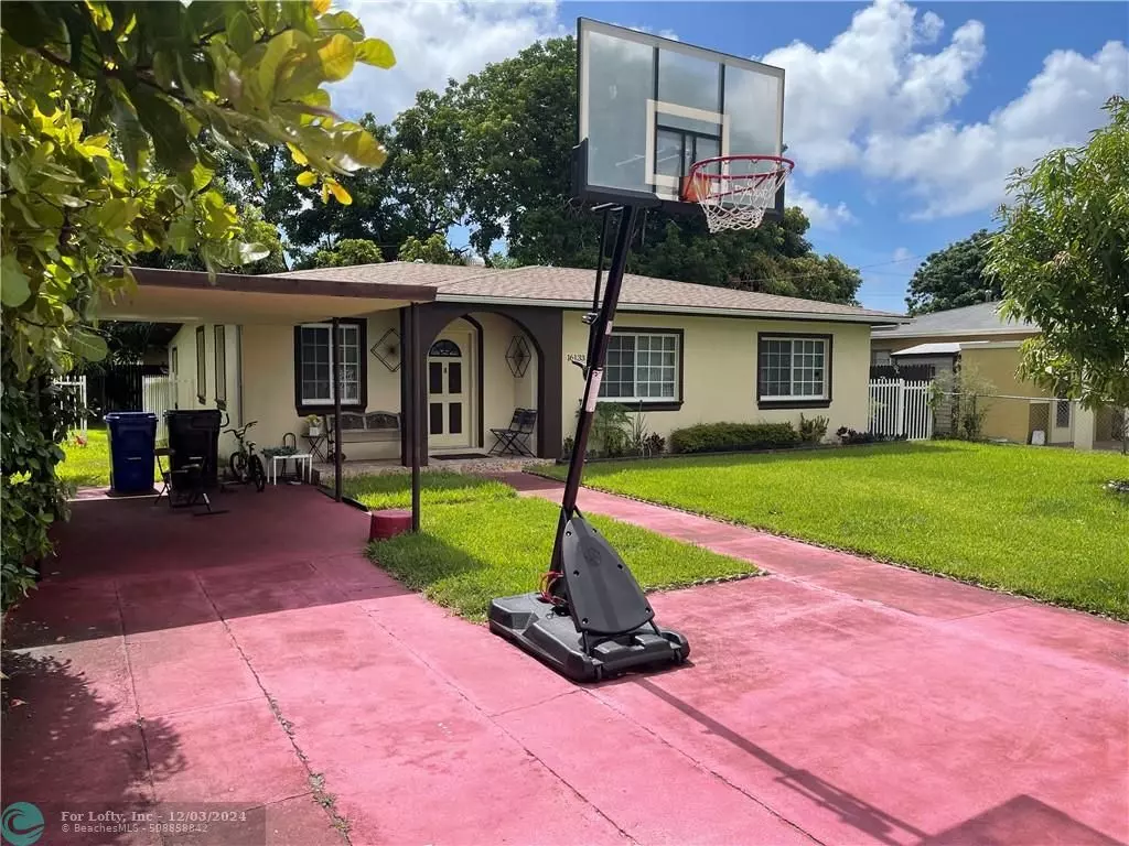 North Miami Beach, FL 33162,16133 NE 8th Ct