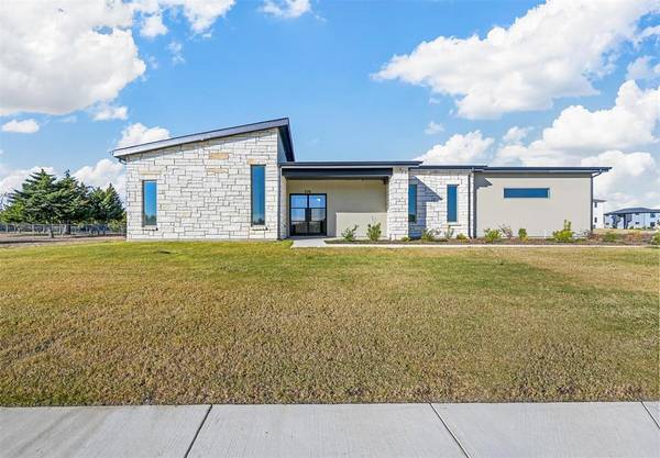 339 Valley Trail, Red Oak, TX 75154