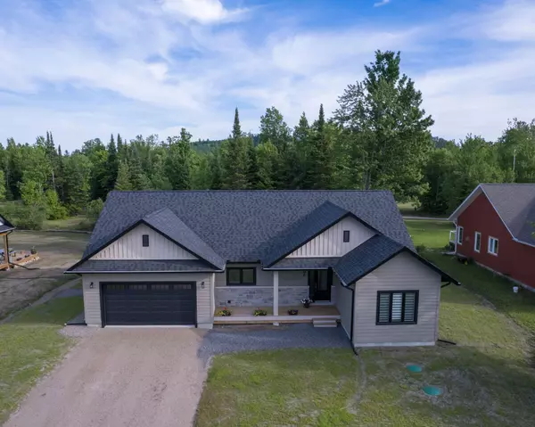 8 Bancroft Ridge DR, Bancroft, ON K0L 1C0