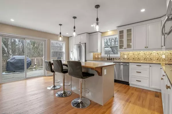 Kingston, ON K7L 4P1,58 HELEN ST