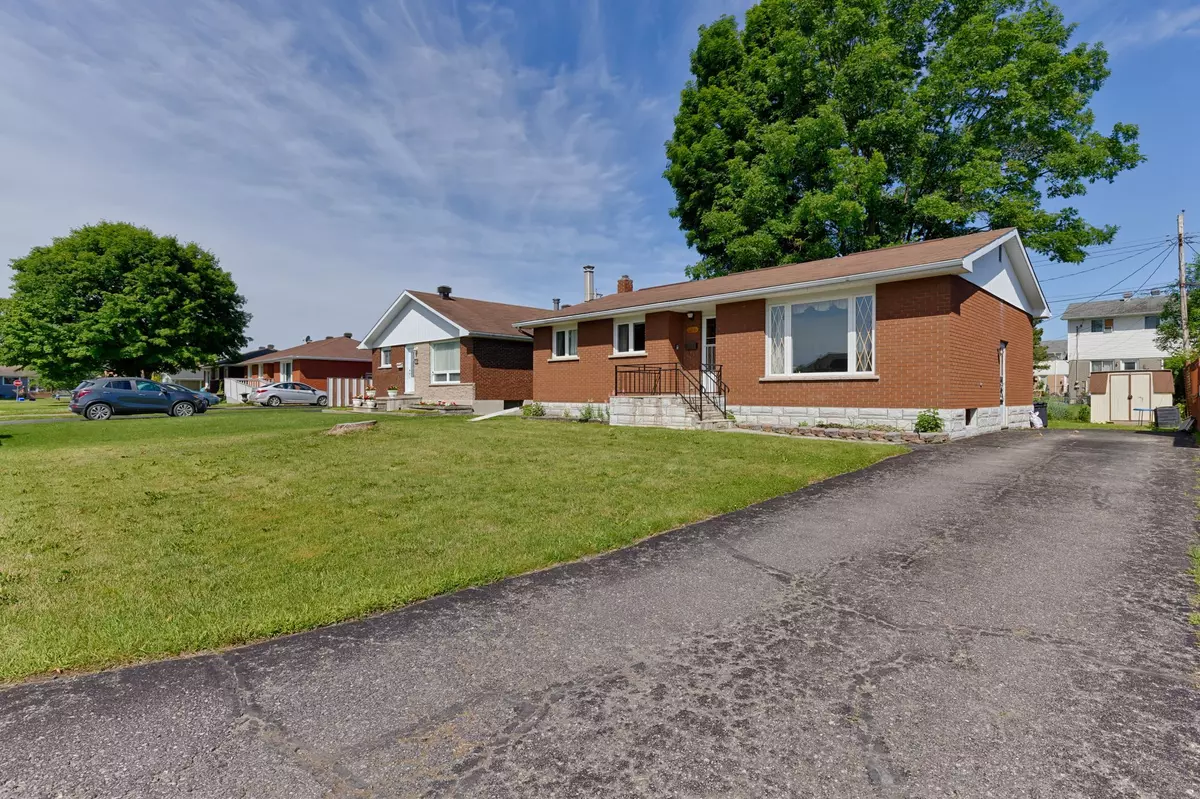 Renfrew, ON K7V 3Y6,246 Basswood AVE