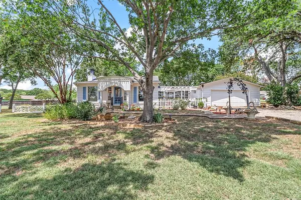 648 Stagecoach Drive, Oak Point, TX 75068